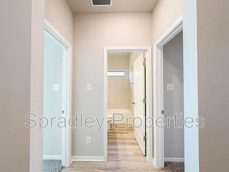 4816 Sparks Ln — Photo 3