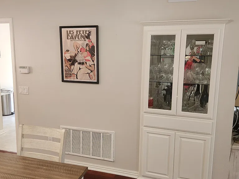 421 Burlington Ct #101 — Photo 7