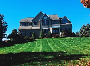 7 Southdown Dr, Lafayette, NJ 07848