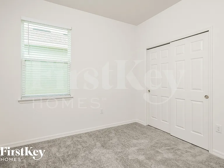 1585 Isleta Loop — Photo 12