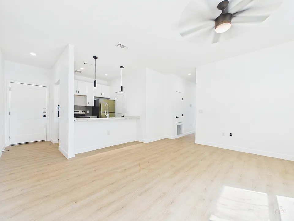 704 W 21st St #303