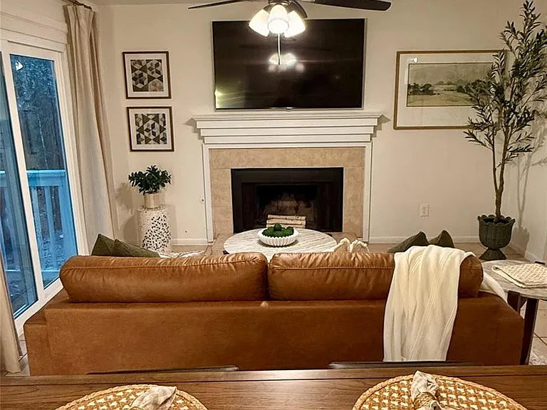 1 Laurel Oak Pl — Photo 5