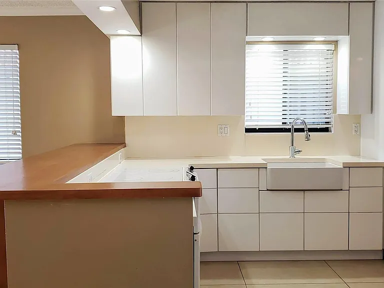 331 Lakeview Dr #206 — Photo 1