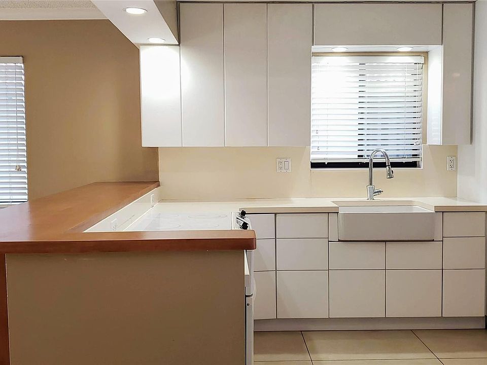 1st image of 331 Lakeview Dr APT 206