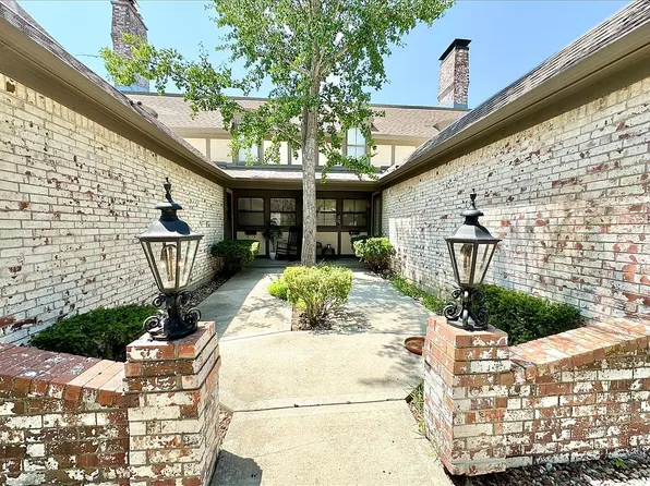 10220 Foster St, Overland Park, KS 66212