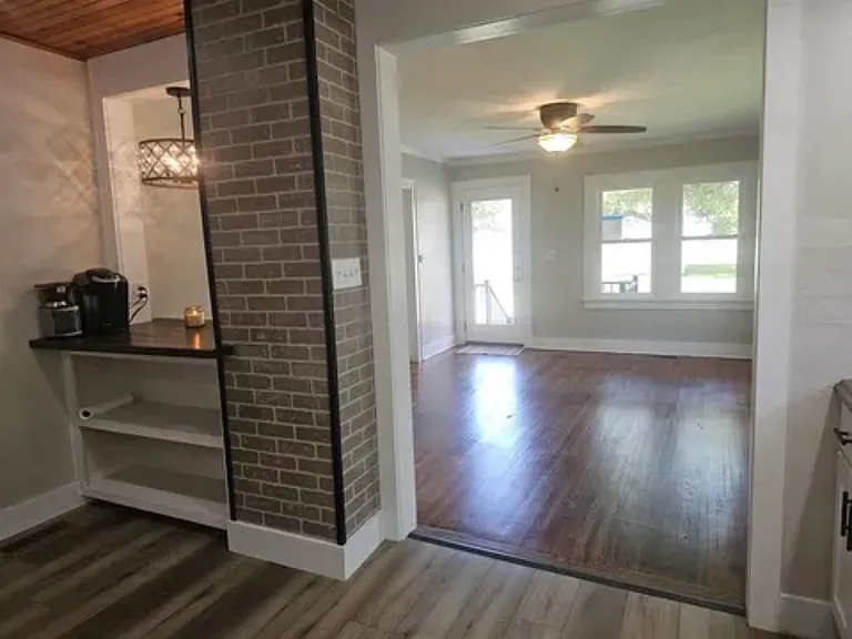 719 S Market St — Photo 20