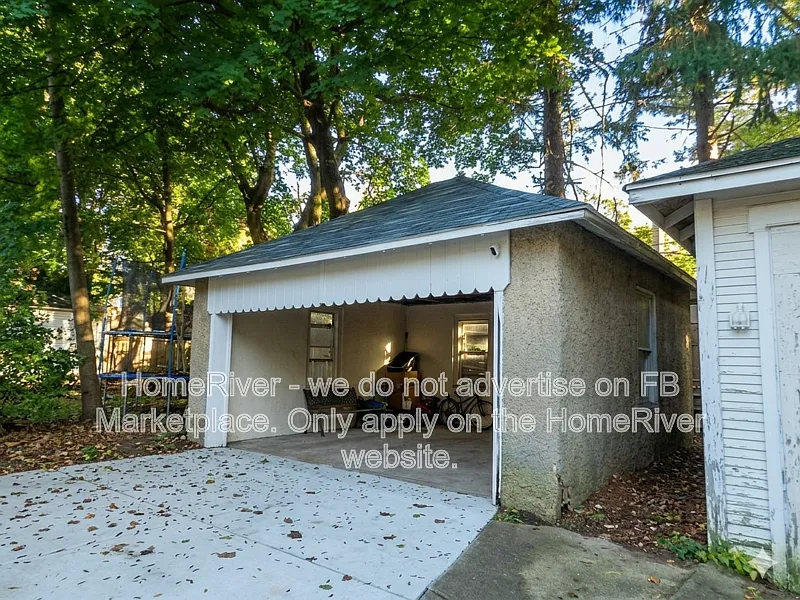 Building Photo - 1142 Jefferson Ave #2