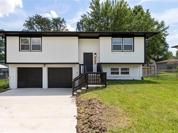 105 W Meriwood Ln, Edgerton, KS 66021