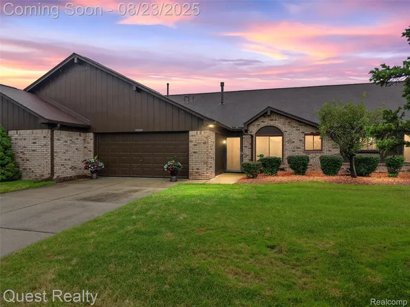 20362 Pine Meadow Dr #99, Clinton Township, MI 48036