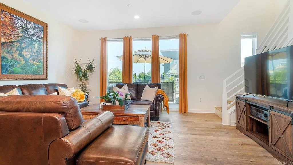 2 bed, 3.5 bath, 1670 sqft, $4,500 — Photo 4