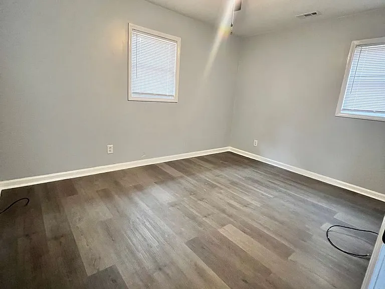 1329 Hunters Rd — Photo 3