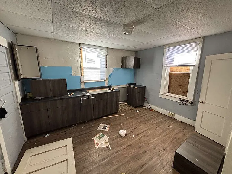 2228 E Brown St — Photo 4