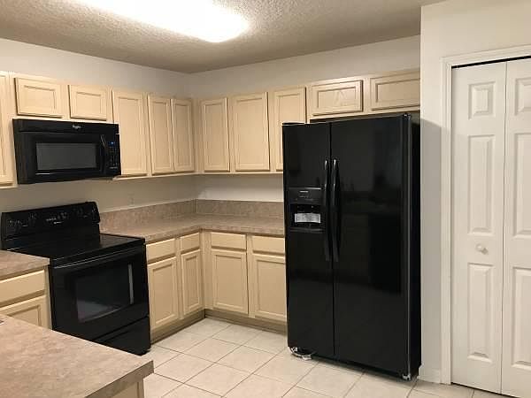 Kitchen - fully equipped with updated/new appliances