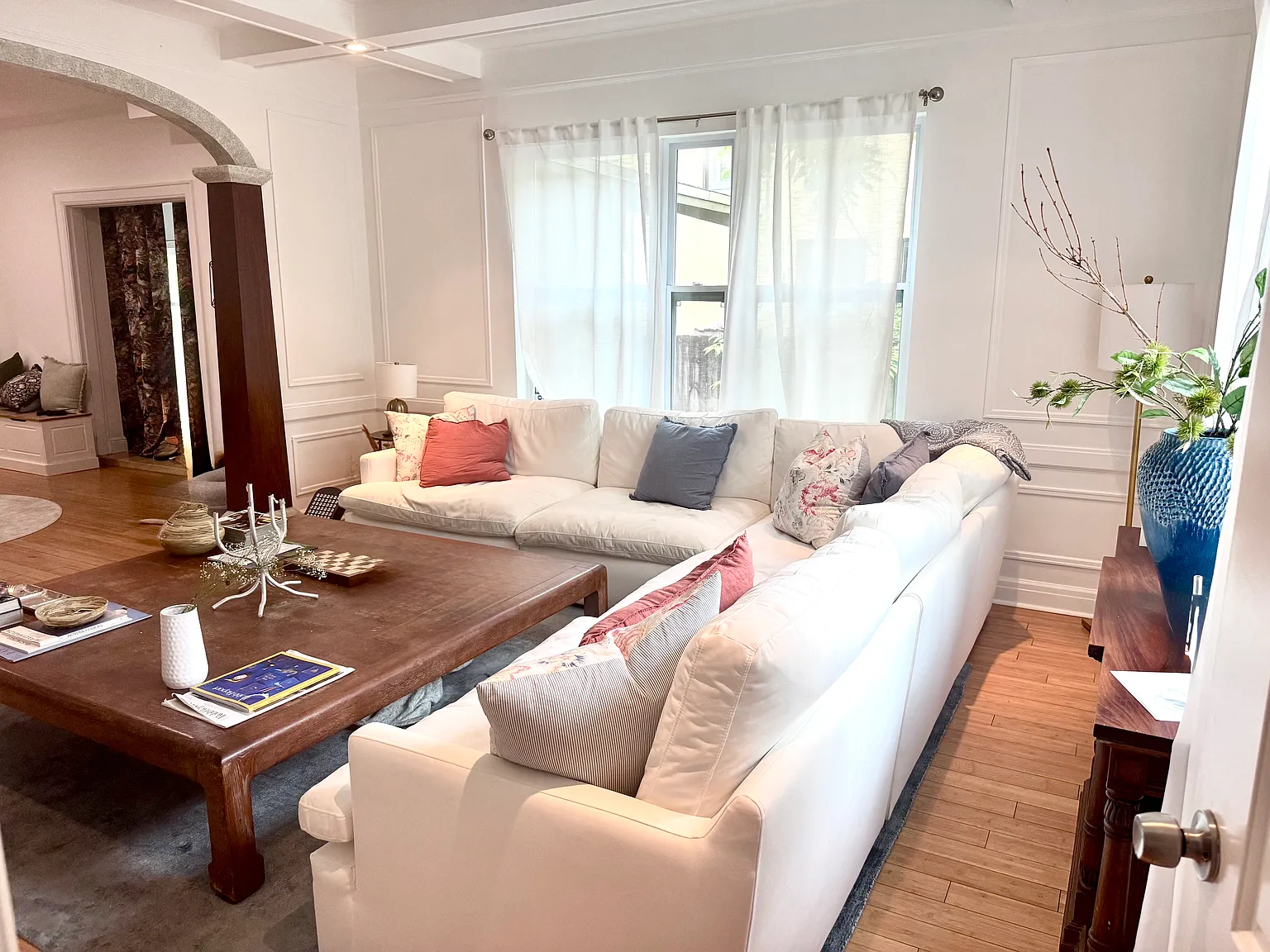 4 bed, 2.5 bath, 2832 sqft, $7,900 — Photo 3