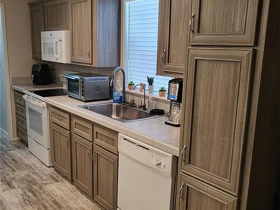 2nd image of 93 Isle Of Saint