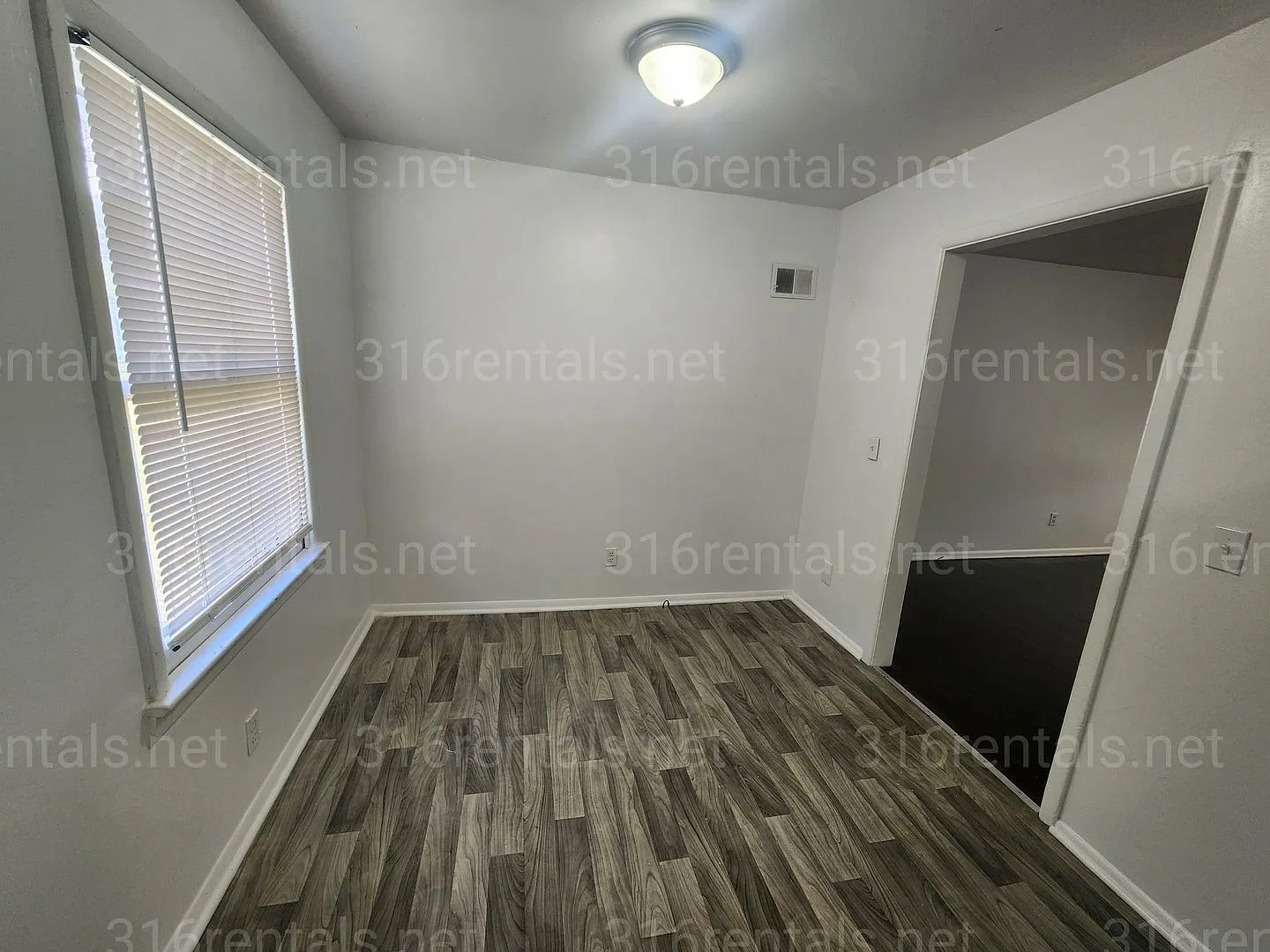 $1,025 - 3 bedroom / 1 bathroom - Single Family Home — Photo 4