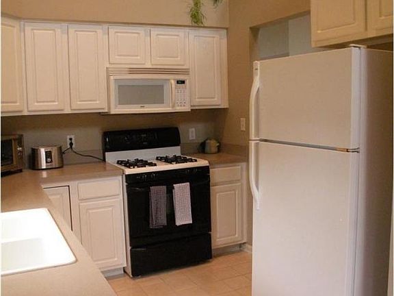 5th image of 3945 Heron Ct #32