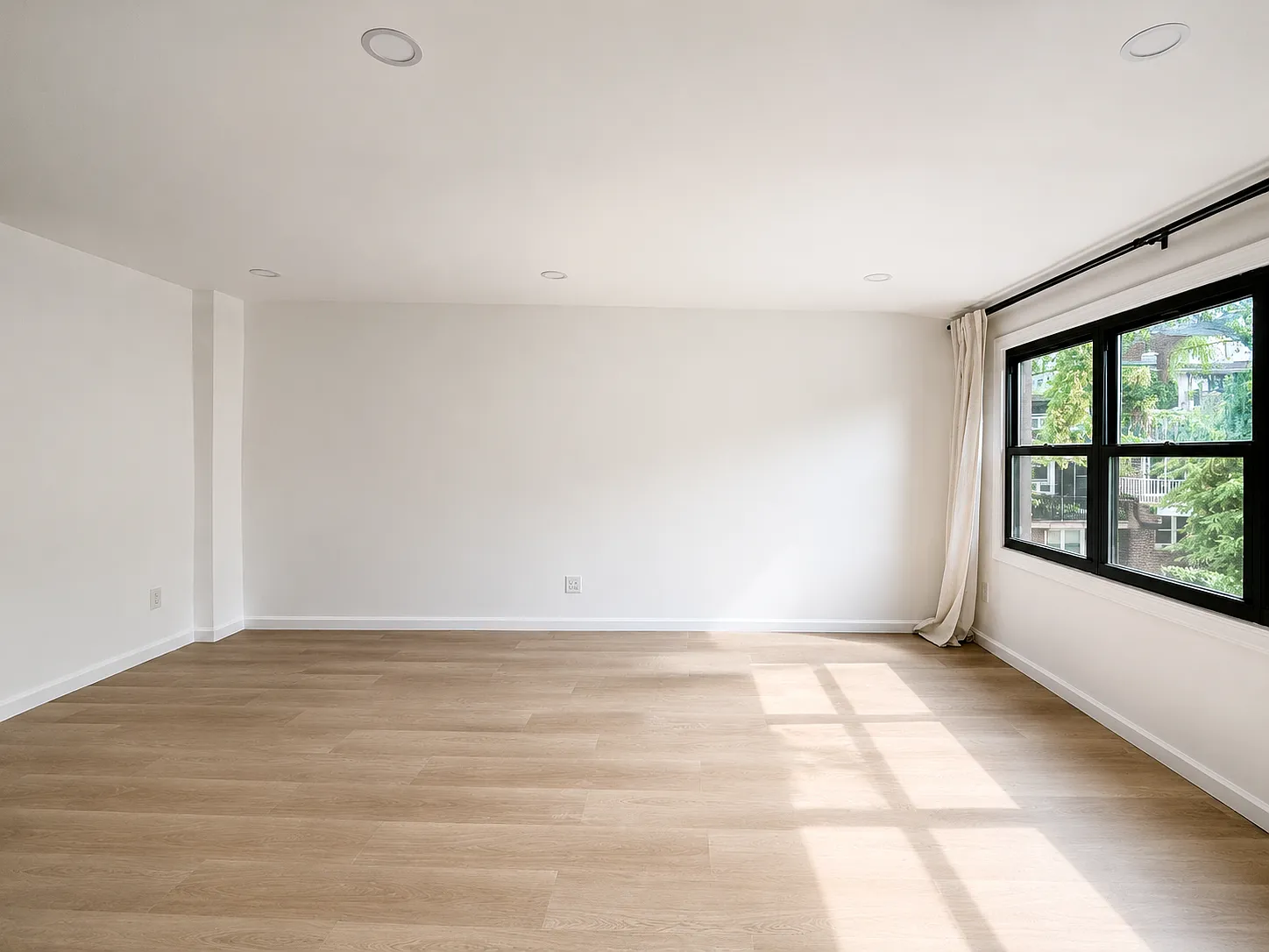 3 bed, 1230 sqft, $3,800 — Photo 2