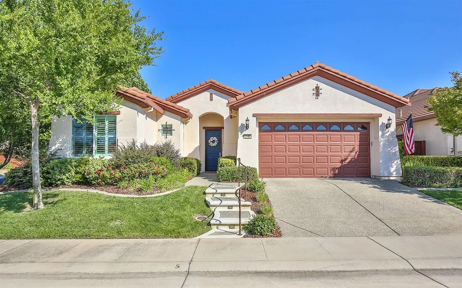 2040 Cove Ln photo 1