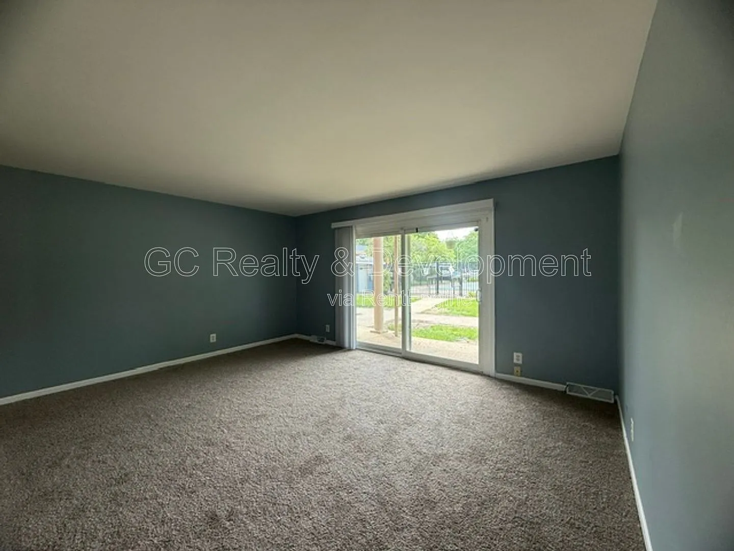 2 bed, 1.0 bath, 902 sqft, $1,625 — Photo 2