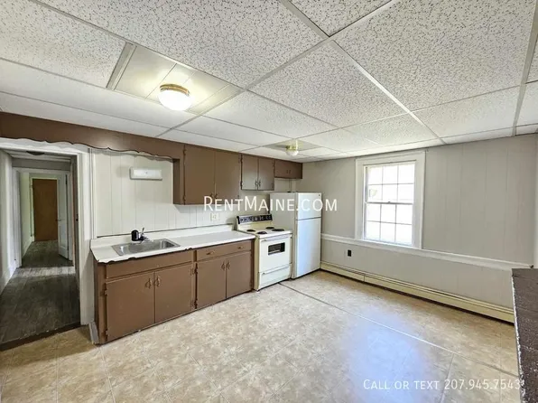 174 Brunswick St APT 4, Old Town, ME 04468