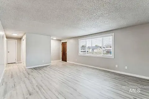 Welcome to 2105 Airport Ave. in Caldwell. This property offers a convenient location with easy ac... — Photo 3