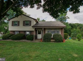 1118 Oak Leaf Ln, Warminster, PA 18974