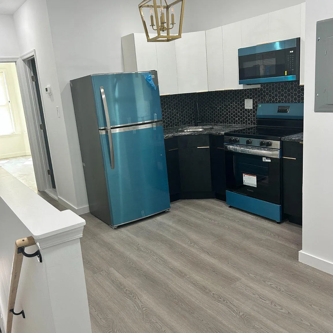 2 bed, 1.0 bath, 1160 sqft, $1,400 — Photo 1