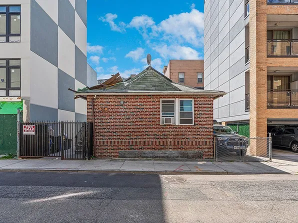 32 Brighton 2 Pl, Brooklyn, NY 11235