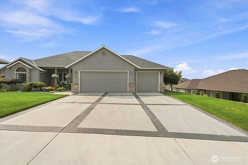 3rd image of 628 Briarwood Drive
