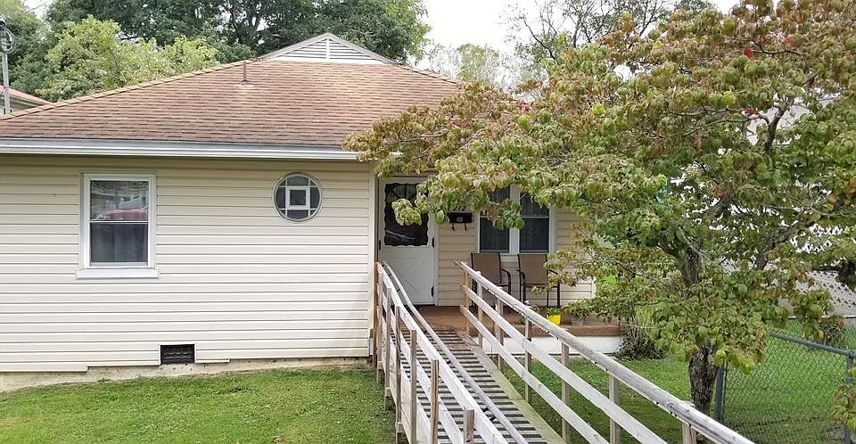 1st image of 212 Lee Ave