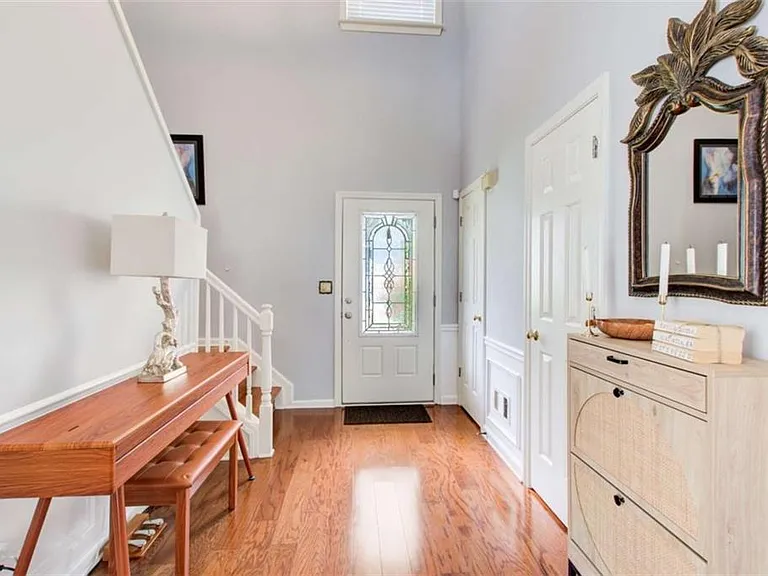 513 Stepney Ct SE — Photo 2