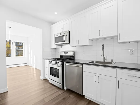 31 Howard St, Pompton Lakes, NJ 07442