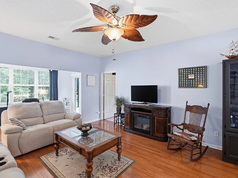 149 Lazy Daisy Dr — Photo 17