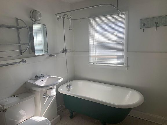 4th image of 4443 Francis St #2