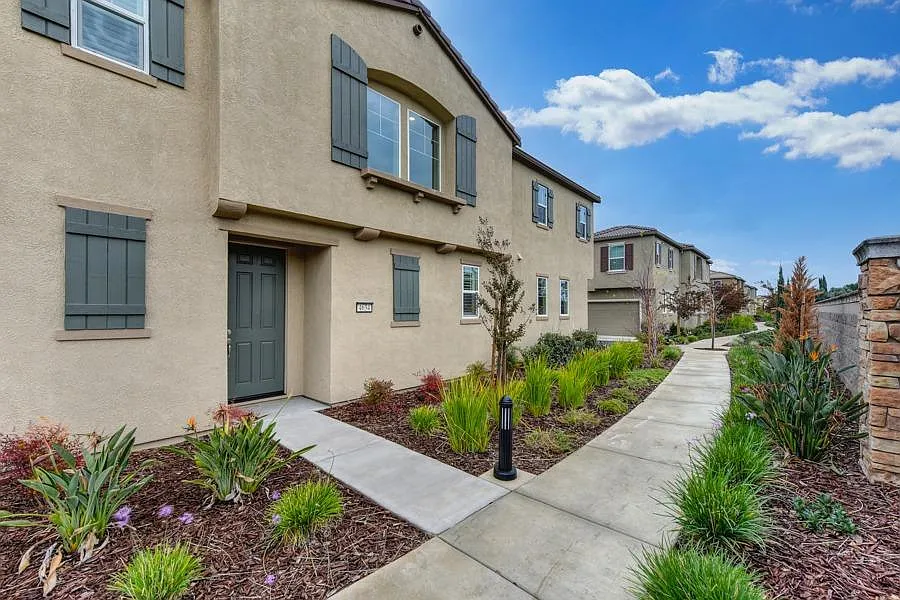 4634 Ocean Ln photo 1