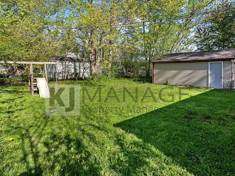 28203 Sutherland St — Photo 25