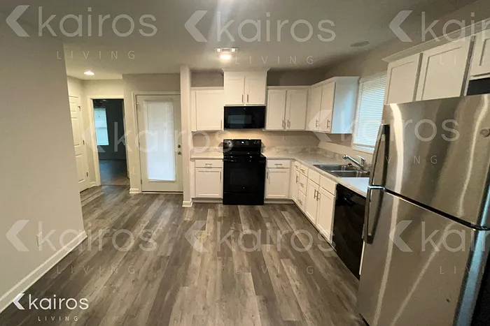 1451 Maxwell Cir — Photo 3