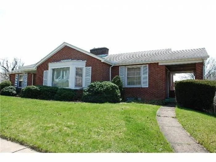 233 E Fulton St photo 1