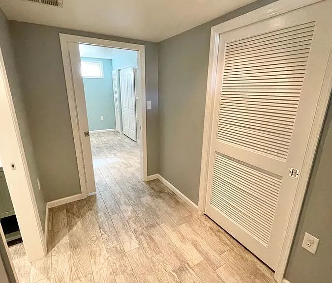 528 E Luray Ave — Photo 25