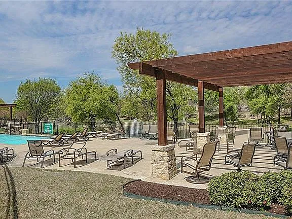 2825 Sheridan Dr — Photo 18