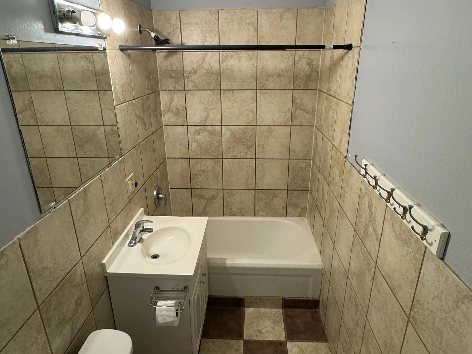 524 Lake Street - 2 — Photo 3