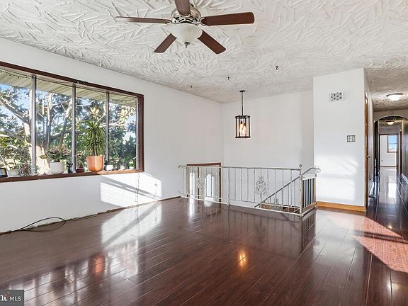 4th image of 1330 Goodyear Rd