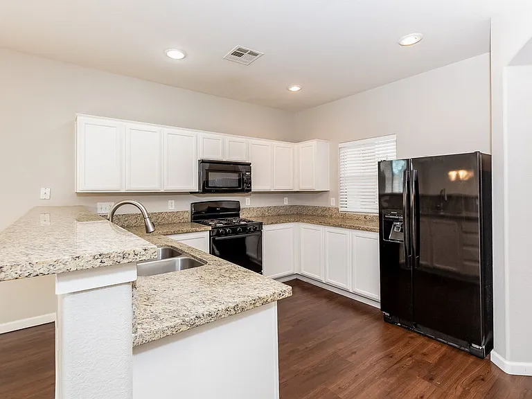 2845 Woodland Park Ave — Photo 7