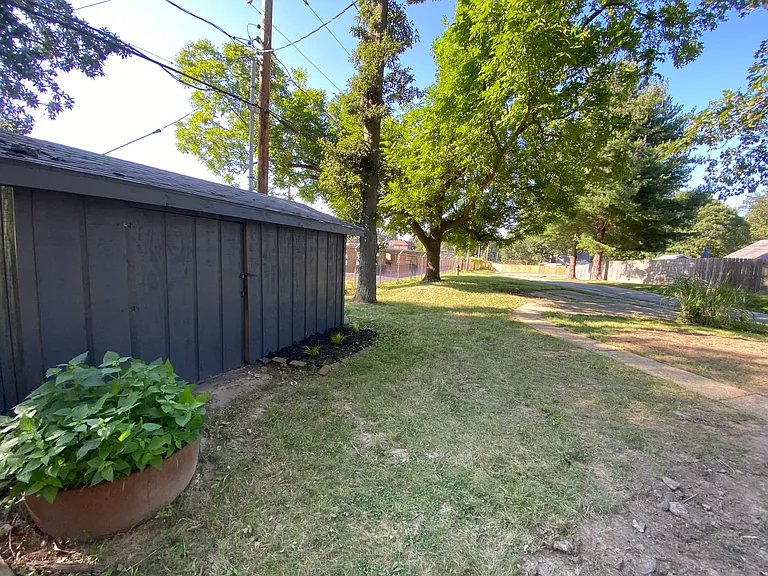 9 Lake Grove Clb — Photo 14
