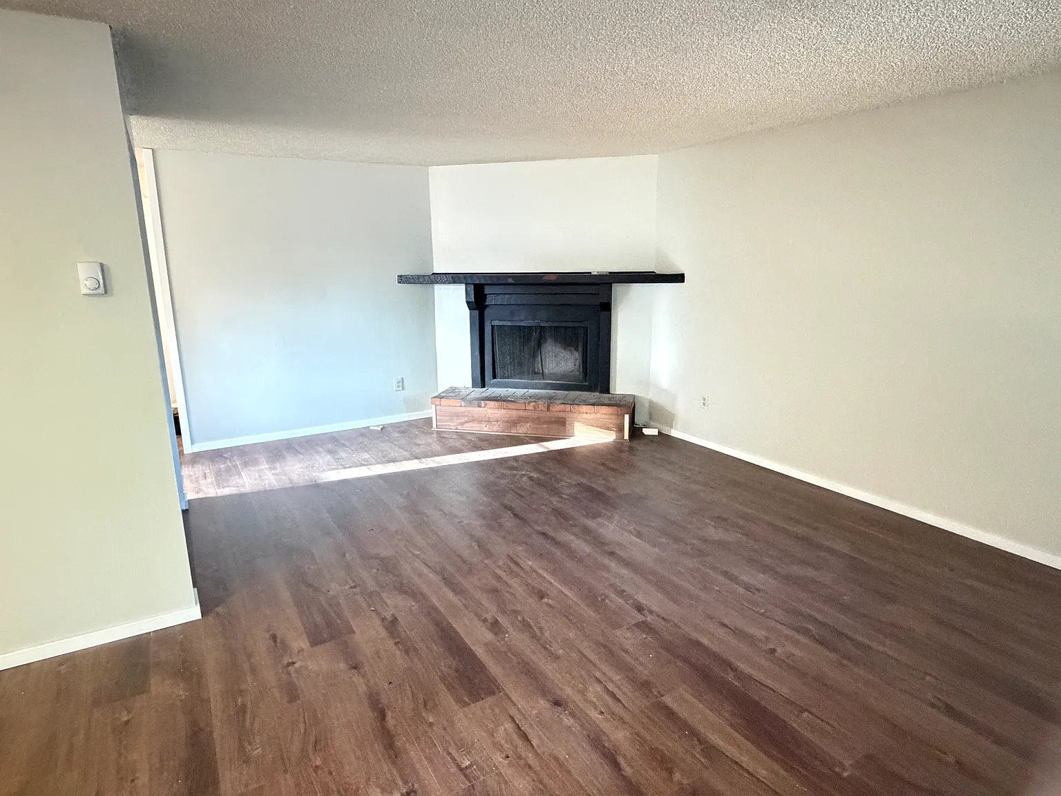 2 bed, 1.5 bath, 1000 sqft, $2,095 — Photo 3