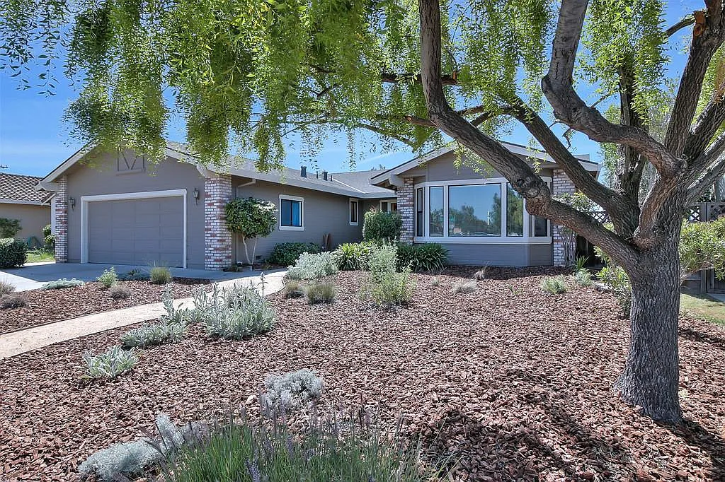 2030 Clearview Dr photo 1