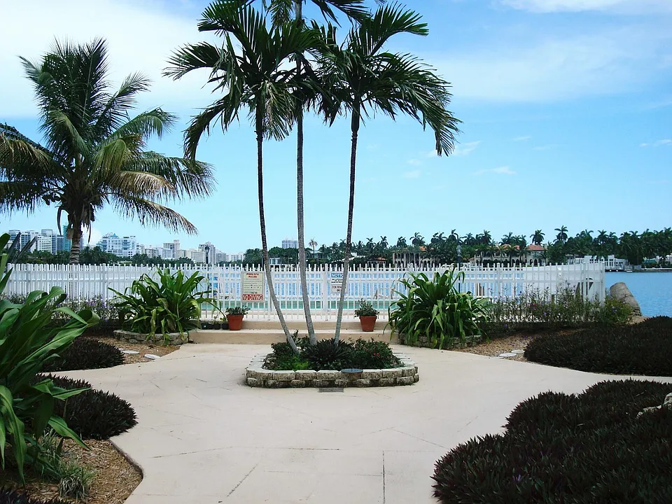 920 Bay Dr