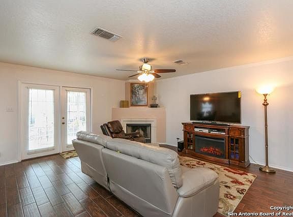 5th image of 102 Lauren Ln
