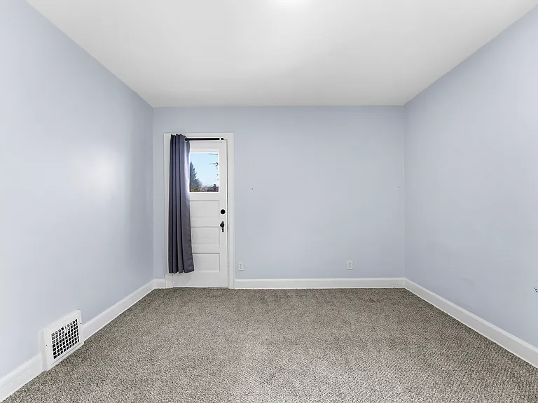 876 Eloise Dr #B — Photo 18